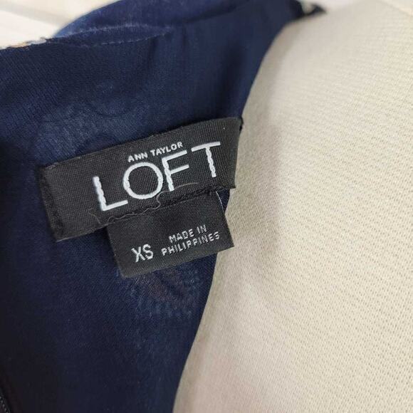 LOFT Short Romper Womens Size XS Navy‎ Blue Floral Ruffle Sleeveless Scoop Neck - Picture 4 of 8